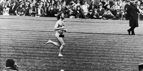 famous streakers|The Surprising History of Streaking (Yes, the Naked。